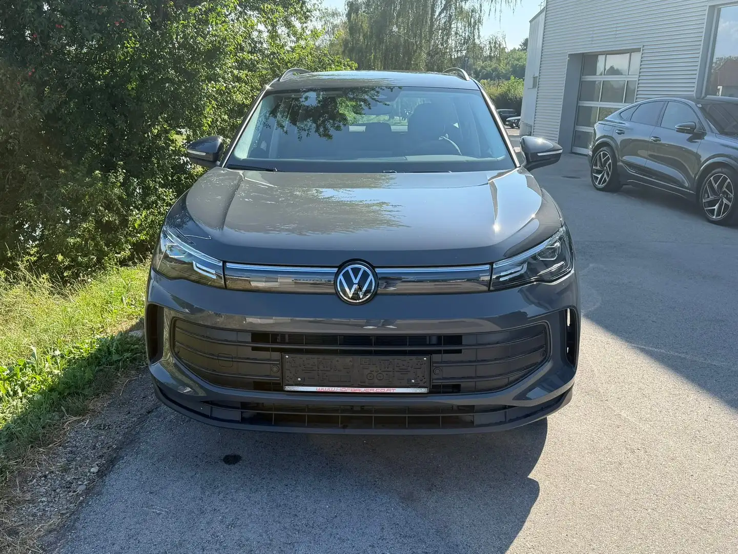 Volkswagen Tiguan 4Me eTSI DSG Grau - 2
