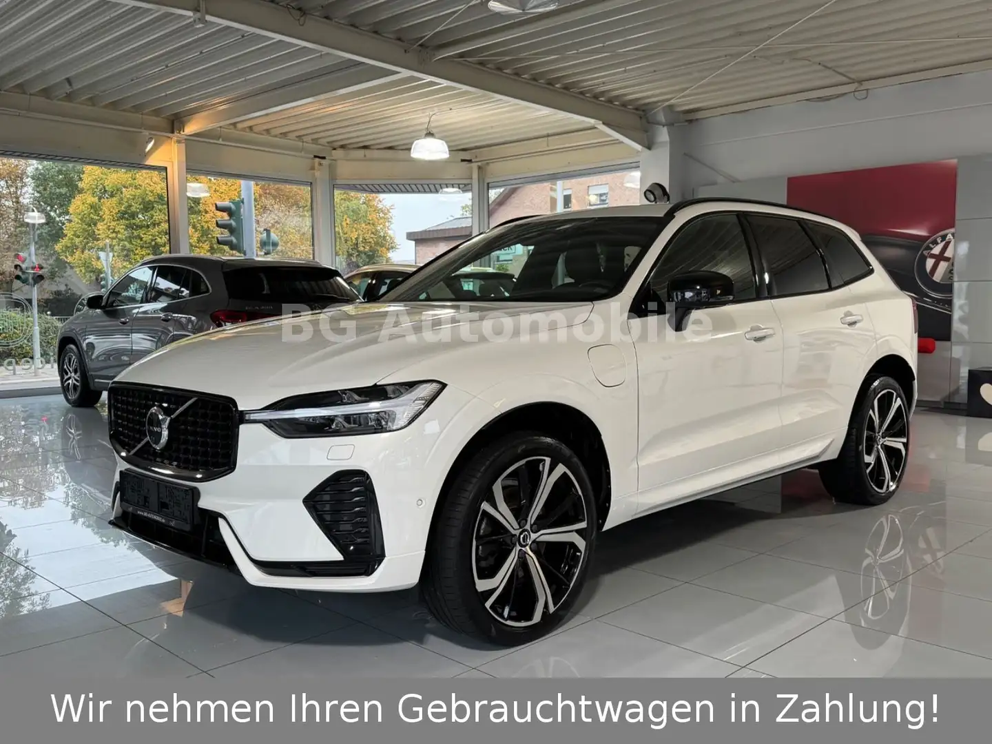 Volvo XC60 *R Design* Plug-In Hybrid *AWD*Pano*360°* Blanc - 1
