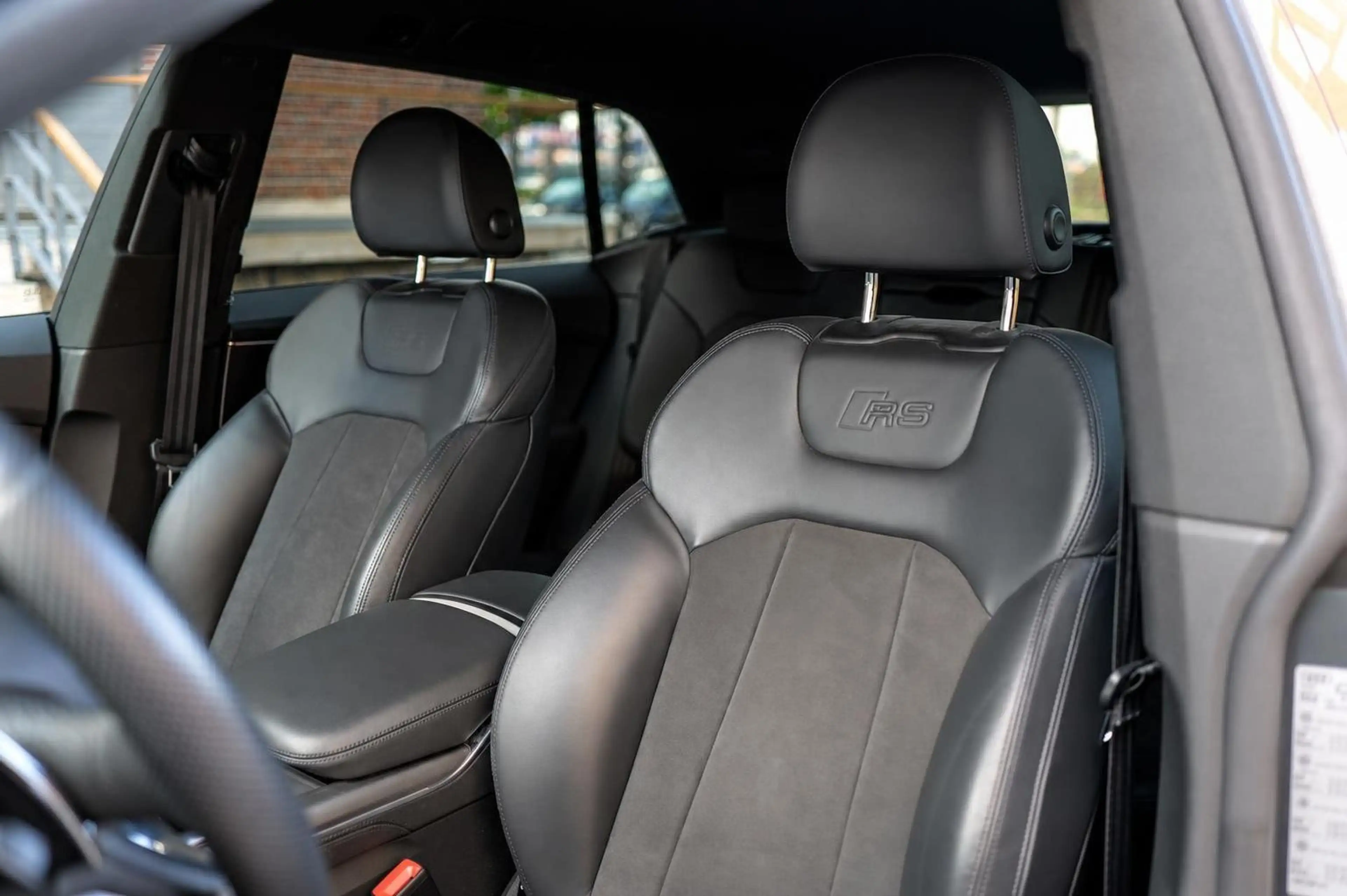 Audi RS Q8 4.0 TFSI quattro — photo 10