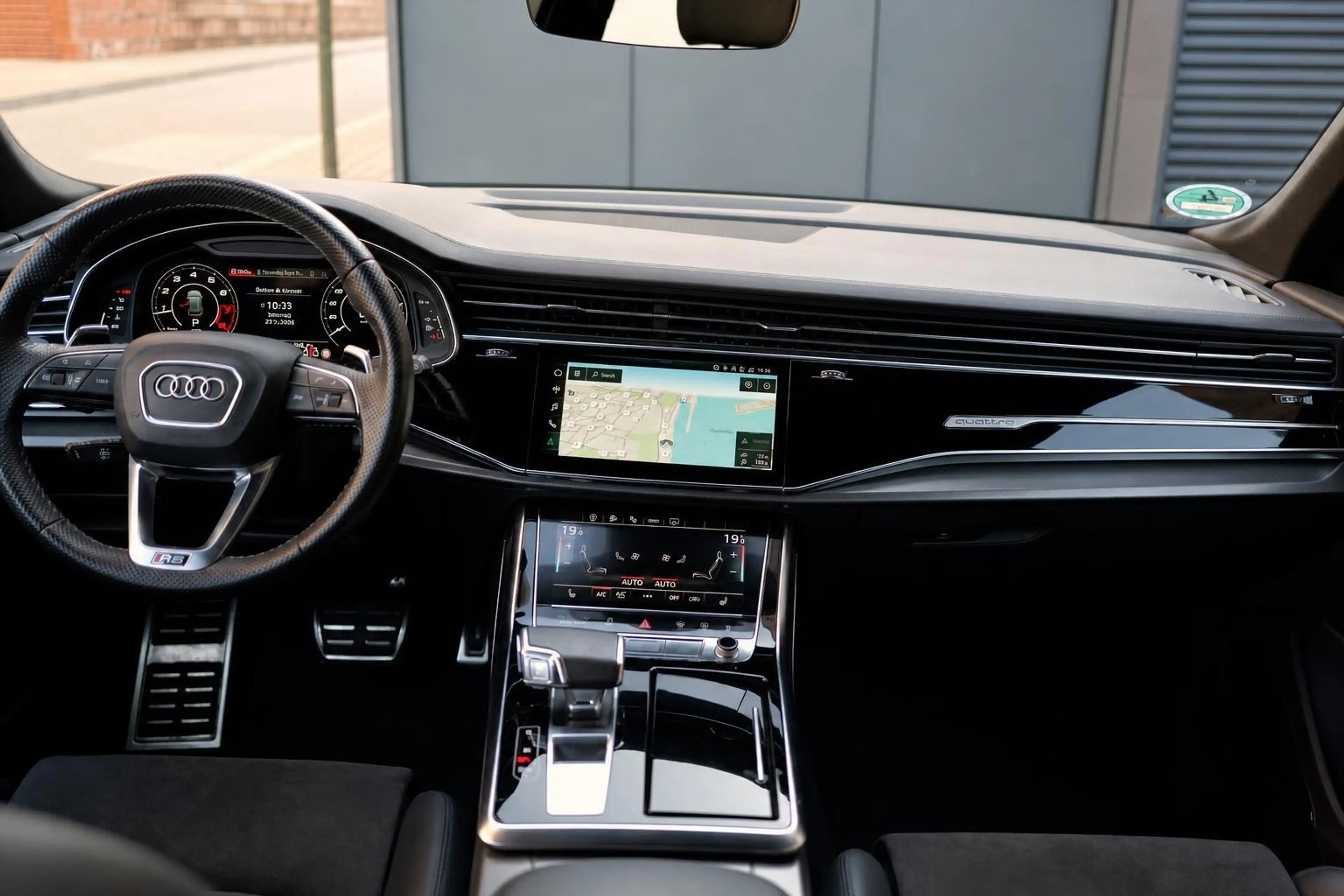 Audi RS Q8 4.0 TFSI quattro — photo 8