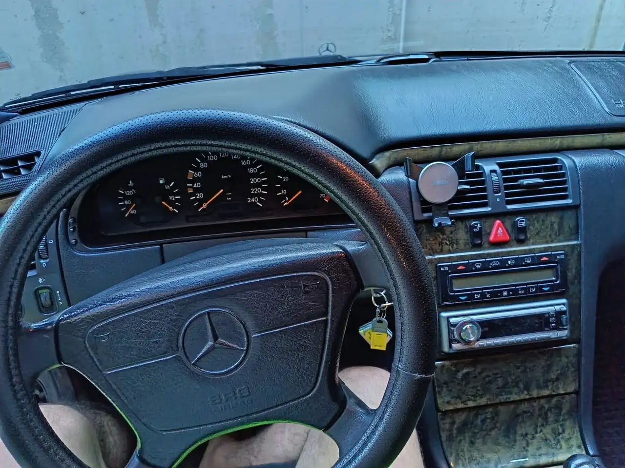 Mercedes-Benz E 200 Avantgarde, foto 2