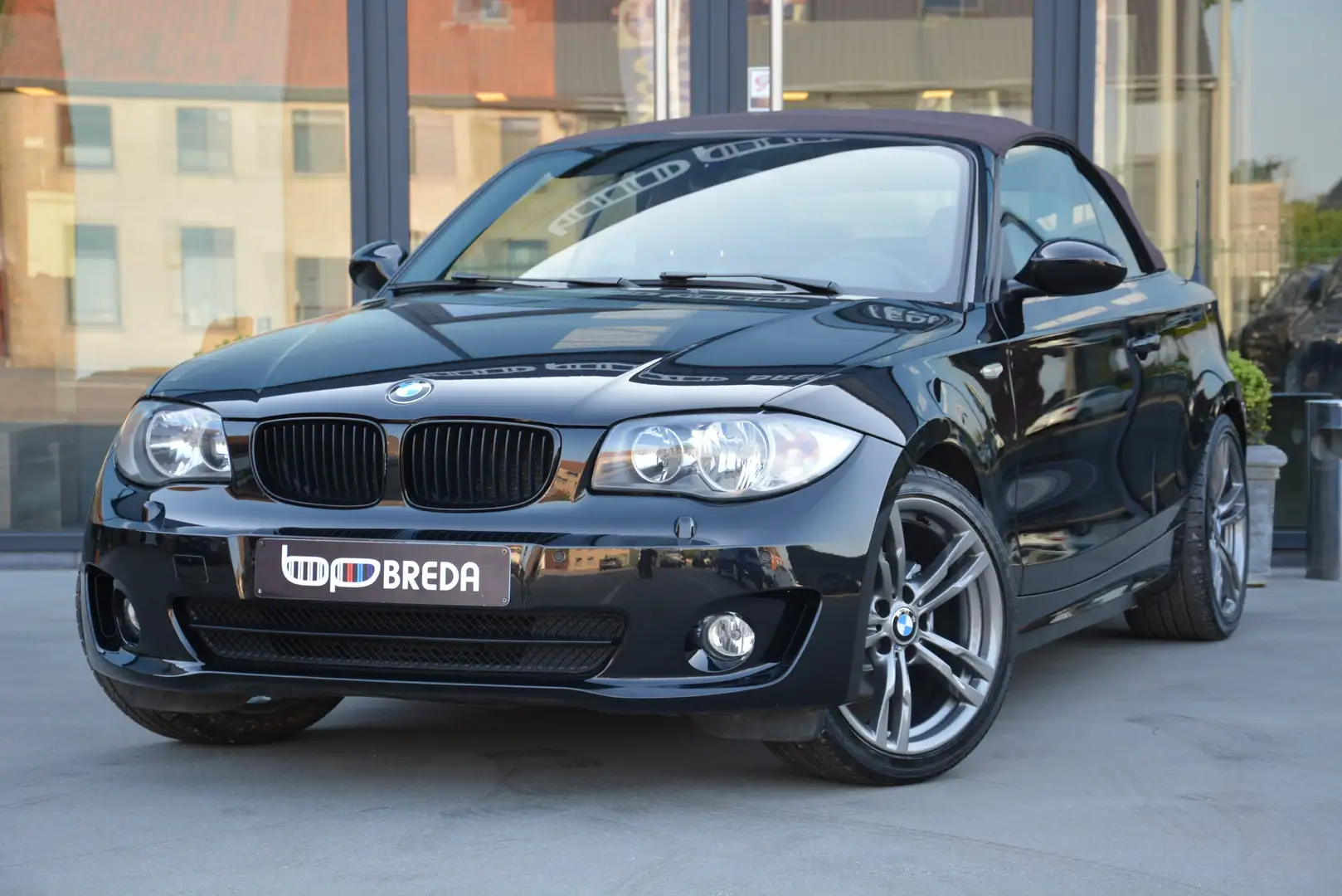 BMW 118 d Cabrio/Navi/Leder/Alu's 18" Černá - 2