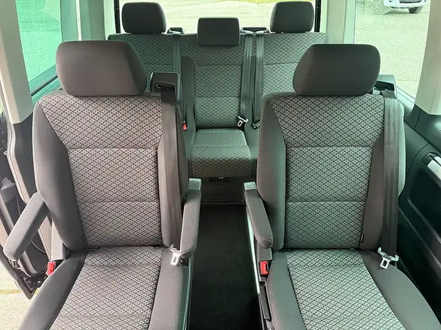 Volkswagen T6.1 Multivan Multivan T6.1 2,0 TDI 4Motion DSG Standheizung AHK Ansicht 16