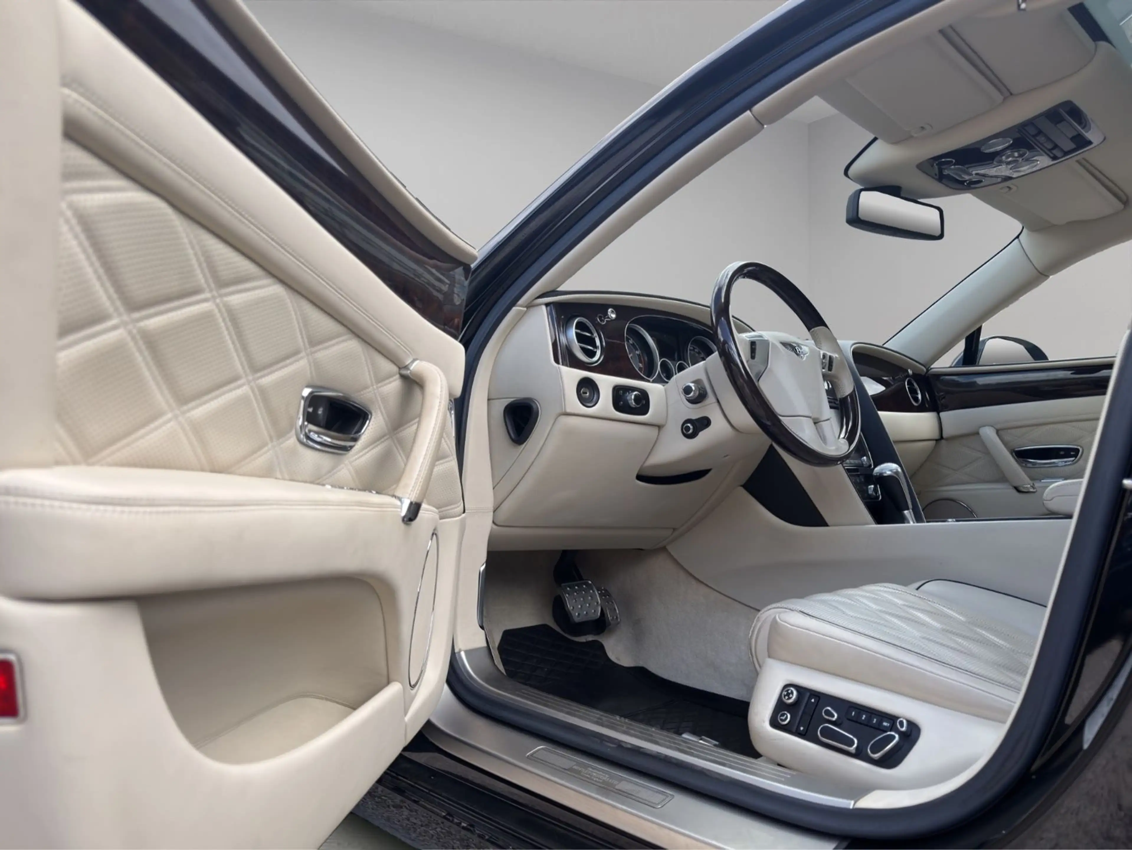 Bentley Flying Spur Continental 6.0 W12 Bi-Turbo Flying Spur — photo 11