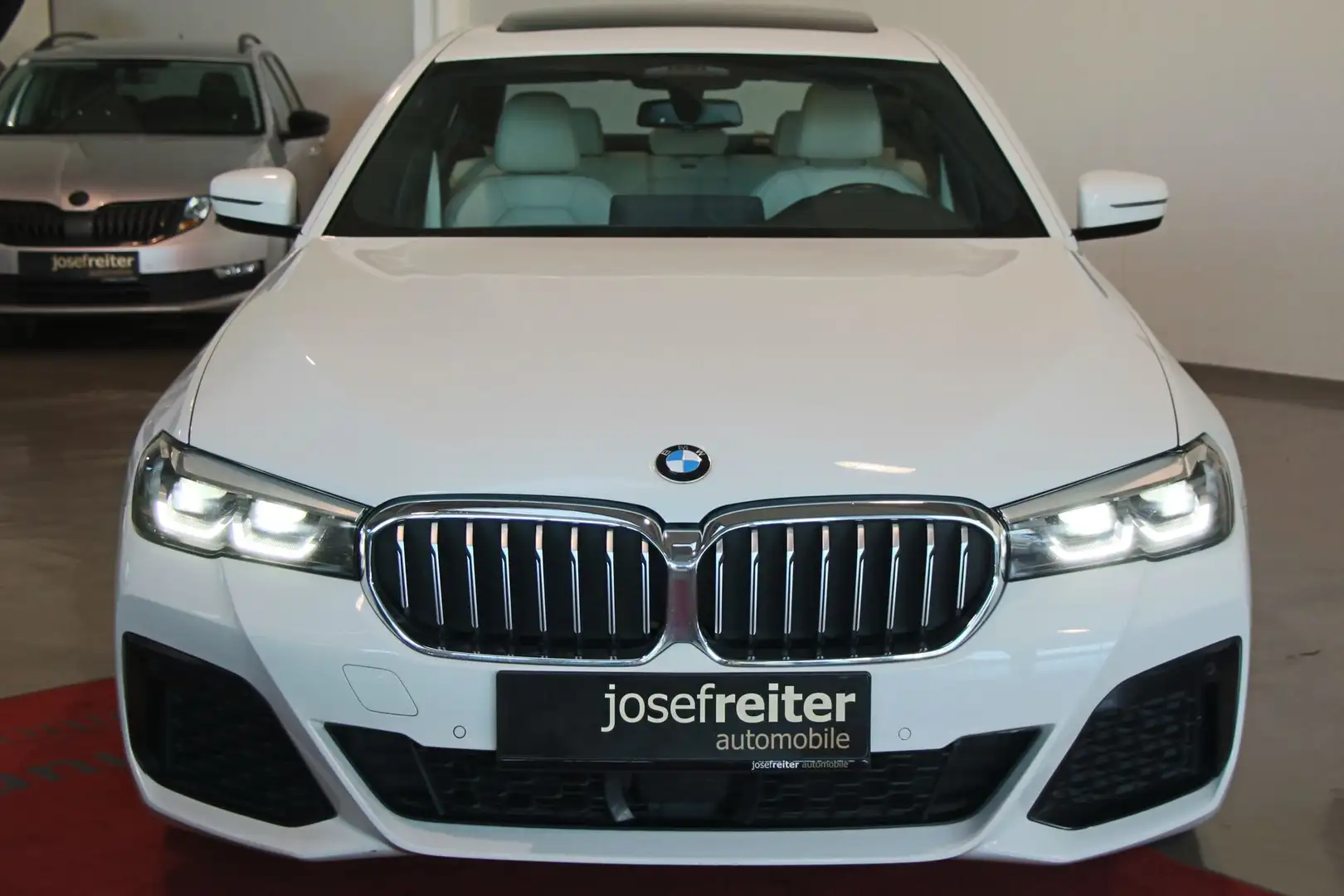 BMW 545 e xDrive M-SPORT/VOLLAUSSTATTUNG Weiß - 2