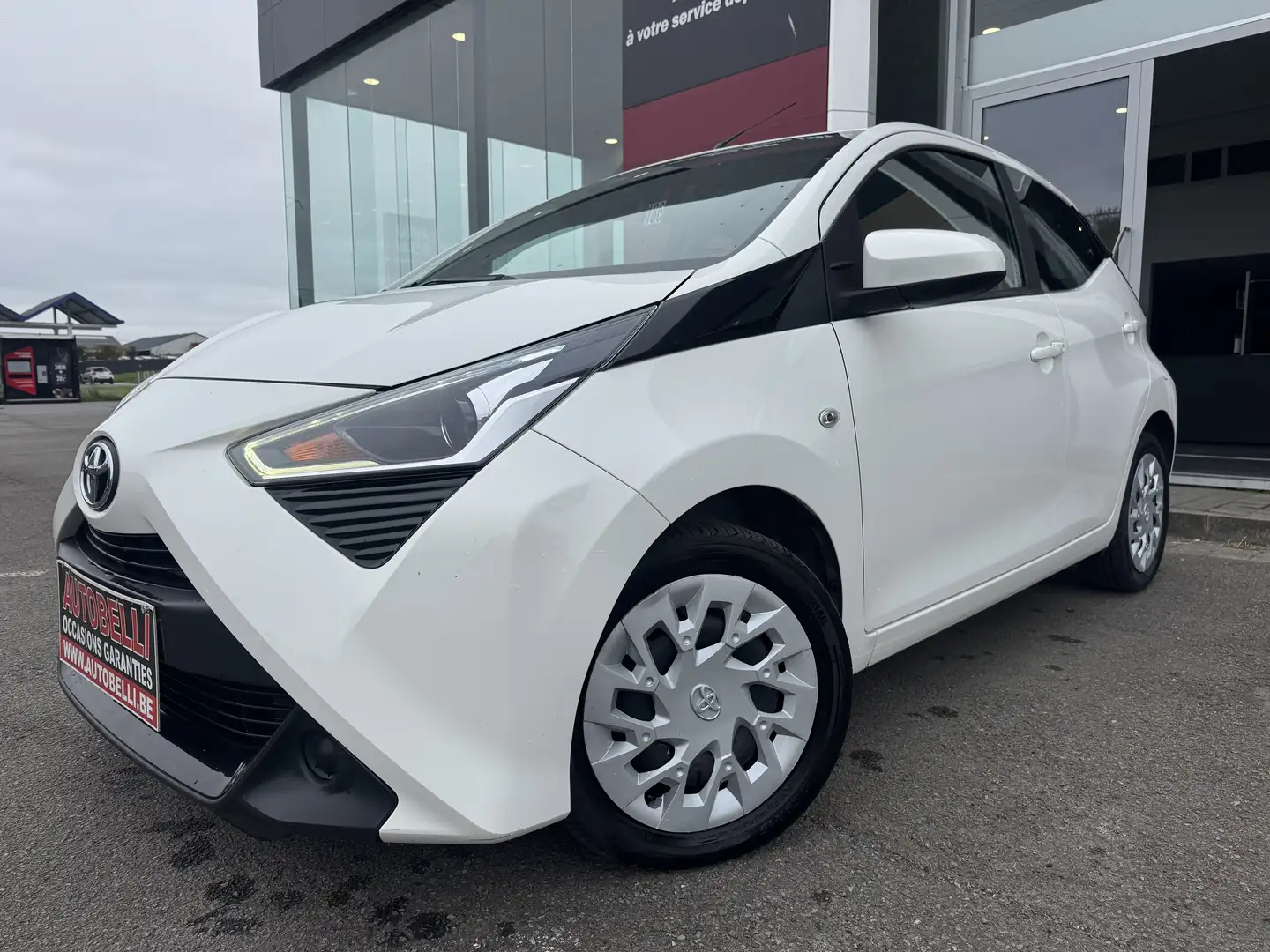 Toyota Aygo 1.0i VVT-i x-PLAY**CAMERA**CLIM**TOP**APPLECARPLAY Wit - 1