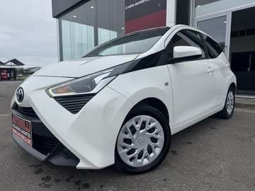 1.0i VVT-i x-PLAY**CAMERA**CLIM**TOP**APPLECARPLAY