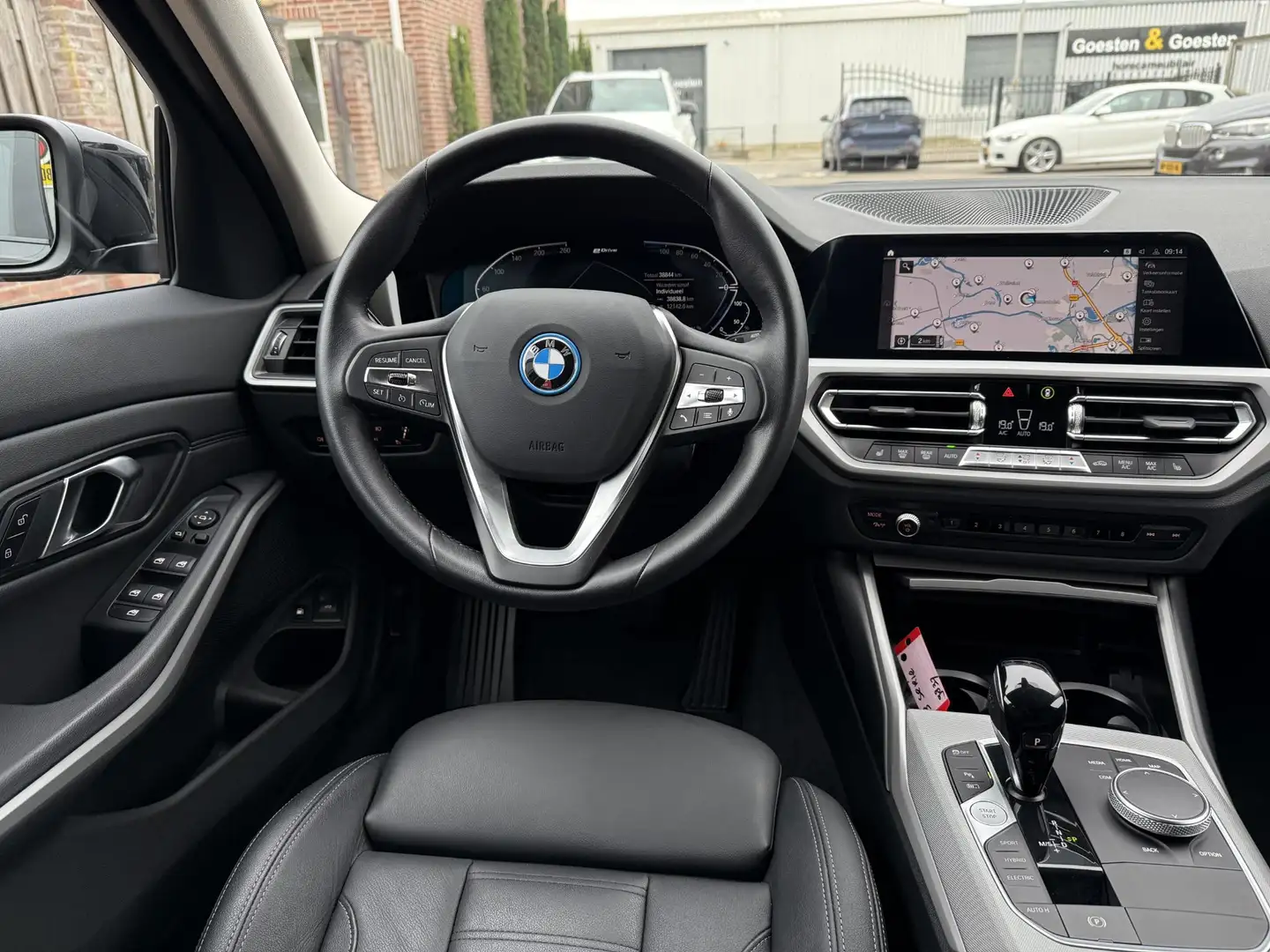 BMW 320 3-serie Touring 320e Business Edition Plus Zwart - 2