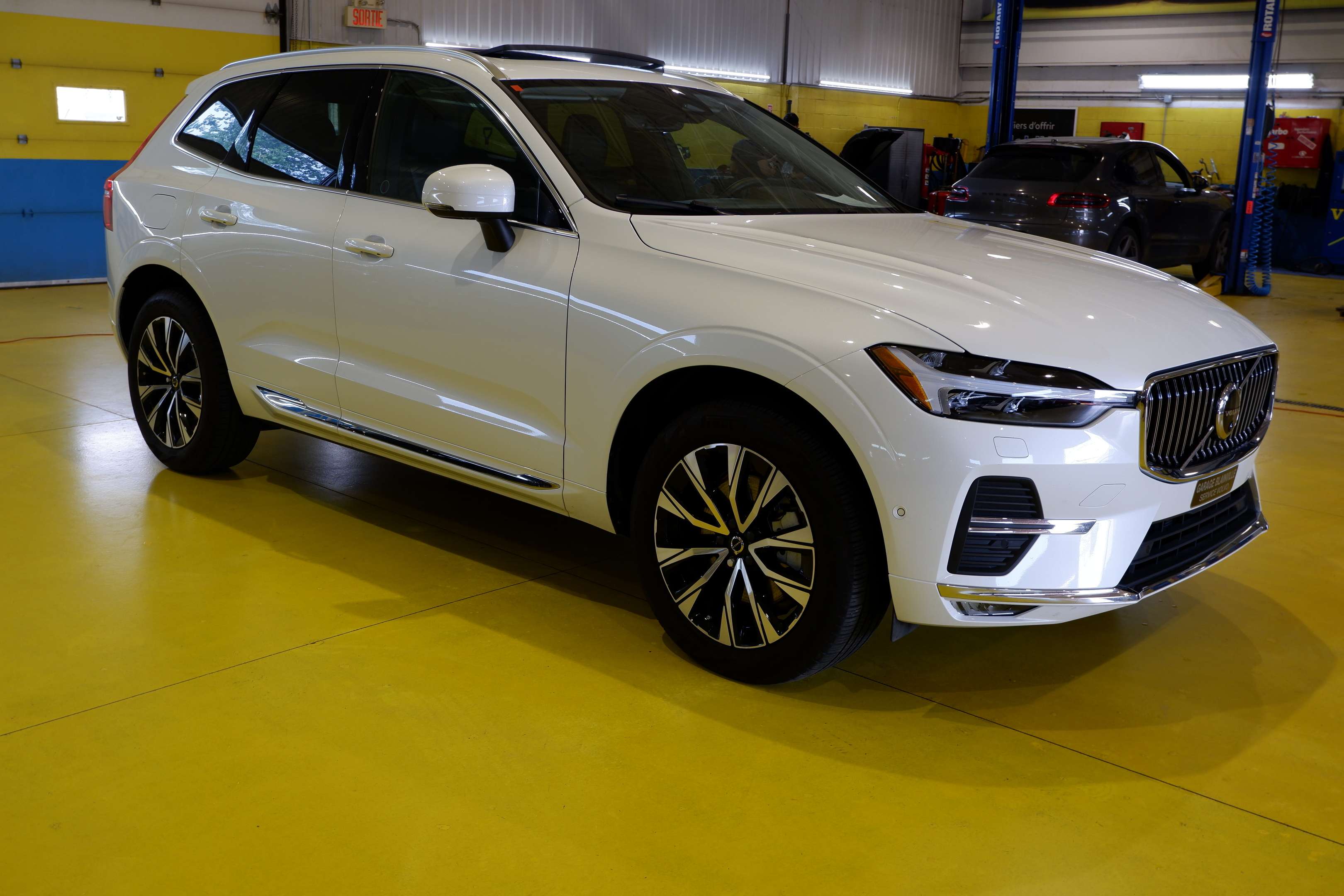 2023 Volvo XC60 Inscription Expression, Harman/Kardon,Auto Pilot, — снимка 3