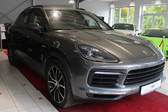 Porsche Cayenne view 8