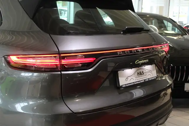 Porsche Cayenne view 4