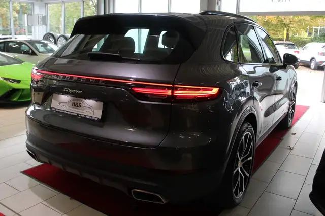Porsche Cayenne view 7