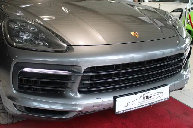 Porsche Cayenne view 9