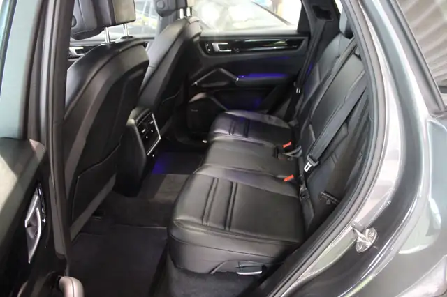 Porsche Cayenne view 13