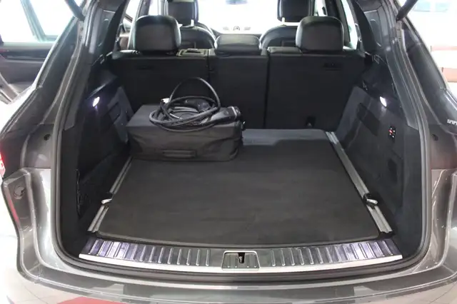 Porsche Cayenne view 10