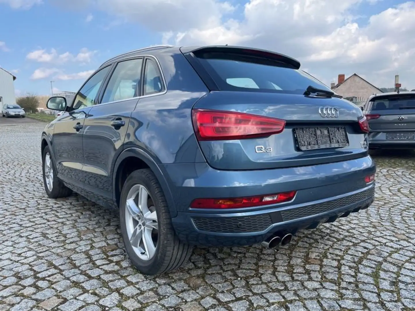Audi Q3 2.0 TFSI quattro S tronic sport Blau - 2