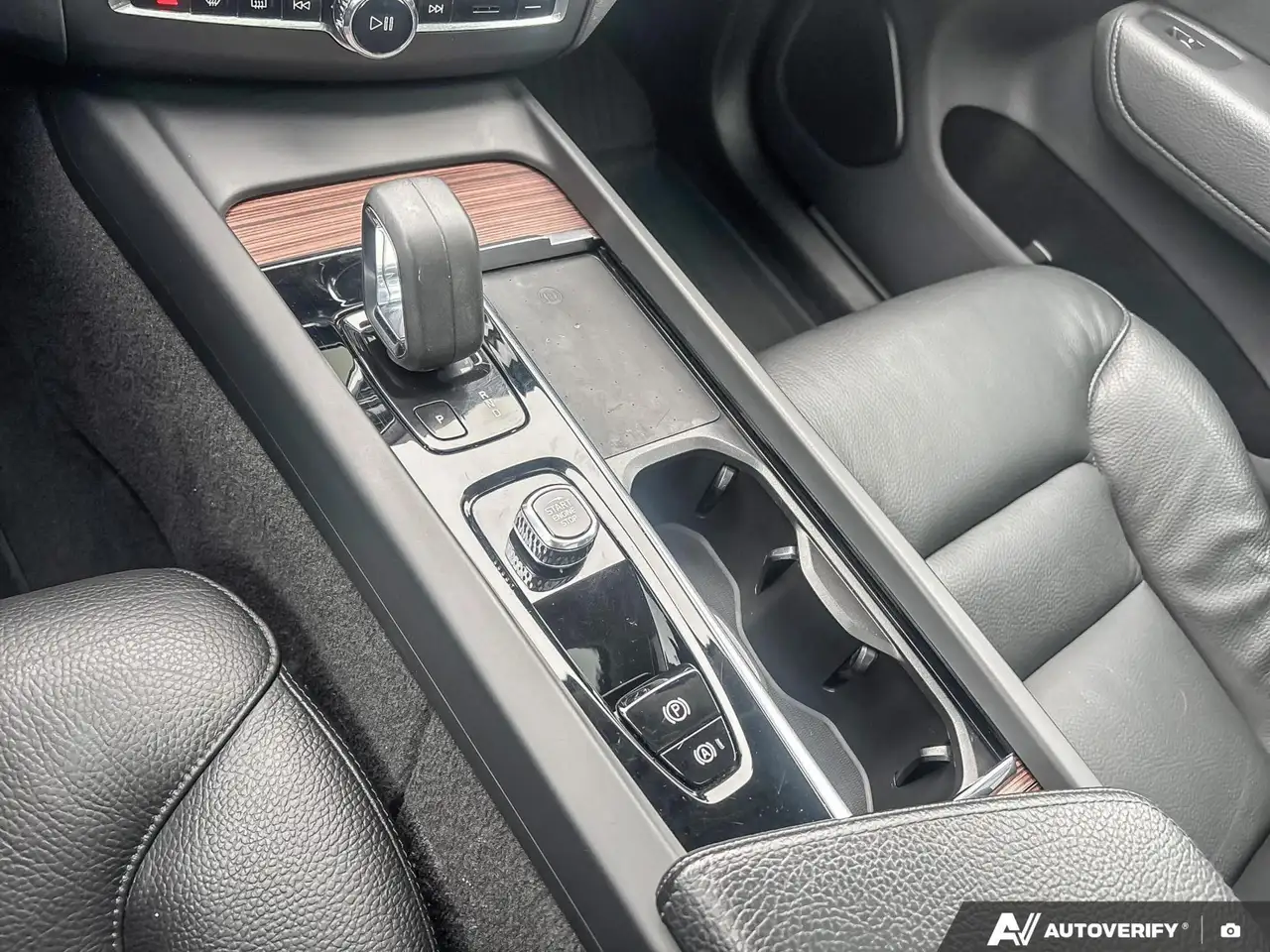Volvo XC60 снимка Volvo XC60