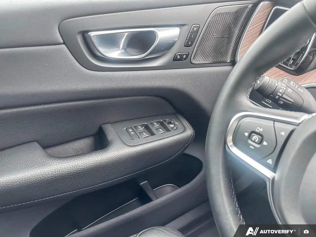 Volvo XC60 снимка Volvo XC60