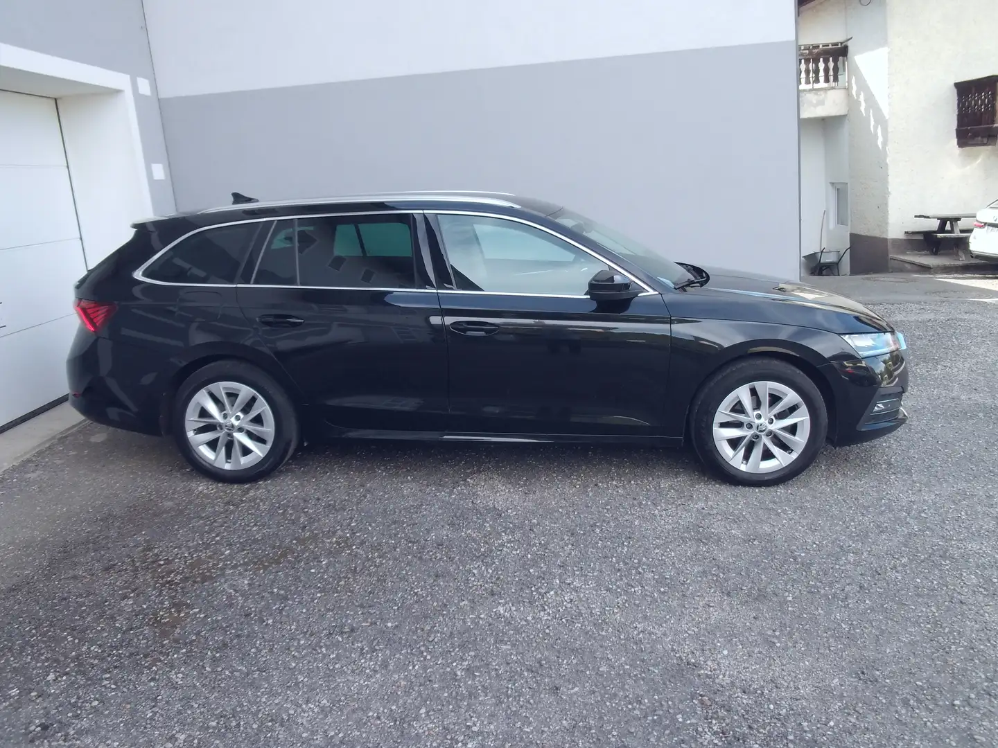 Skoda Octavia Style NAVI, HEAD UP, AHK, ACC, SHZ, PDC, TEL Schwarz - 1