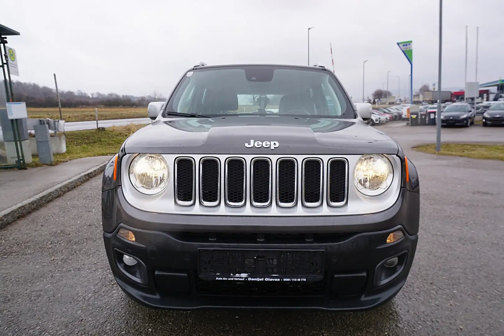 Jeep Renegade 1,6 MultiJet II FWD 6MT 120 Sport Grau - 1