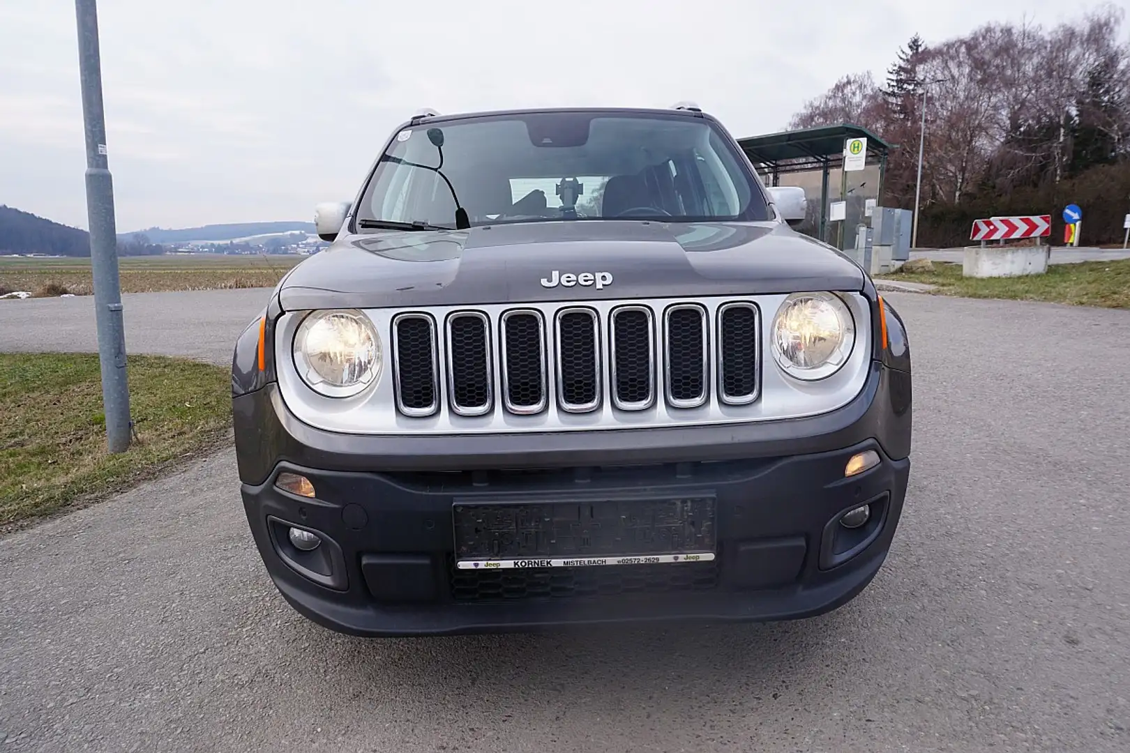 Jeep Renegade 1,6 MultiJet II FWD 6MT 120 Sport Grau - 1