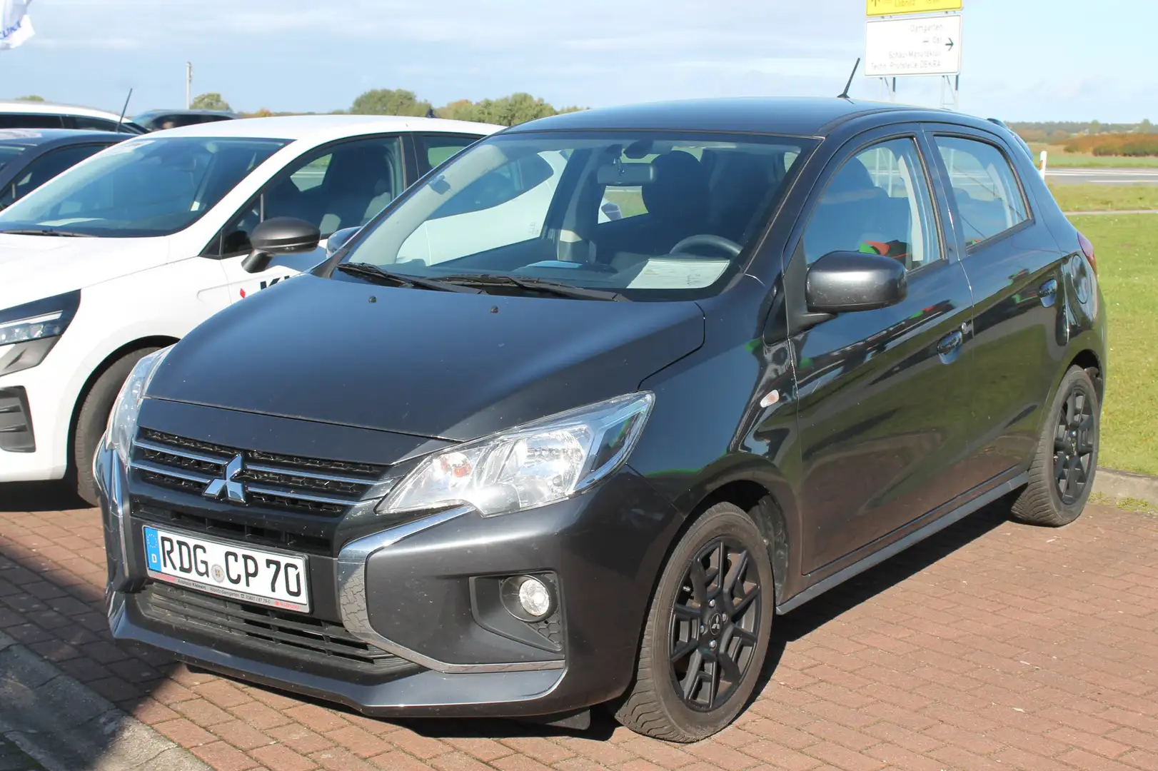 Mitsubishi Space Star Select 1.2 MIVEC 5-Gang Grau - 1