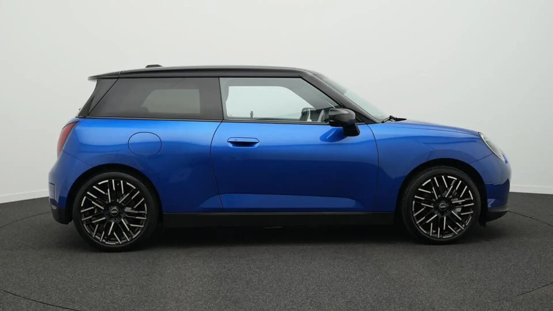 MINI Cooper SE Favoured Trim Blau - 2