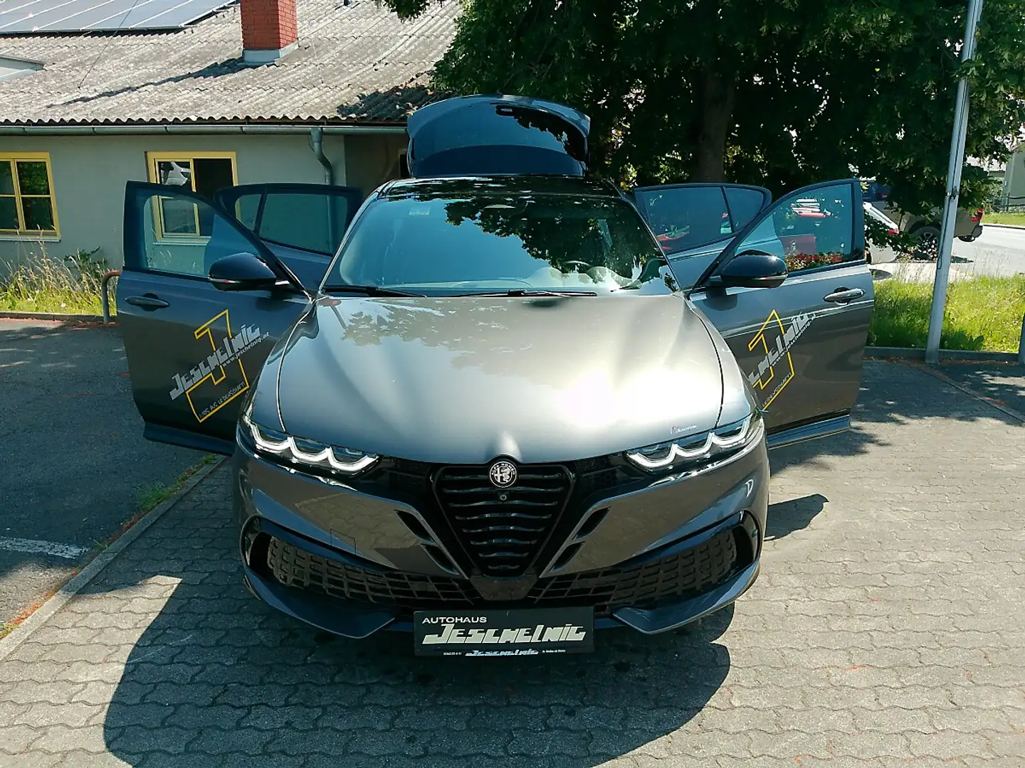 Alfa Romeo Tonale 1.5 T4 48V MHEV VGT DCT Grau - 1
