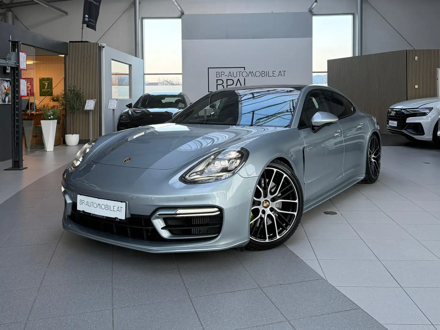 Porsche Panamera 4 E-Hybrid // Sport Design PKT // Sport AGA // Silber - 1