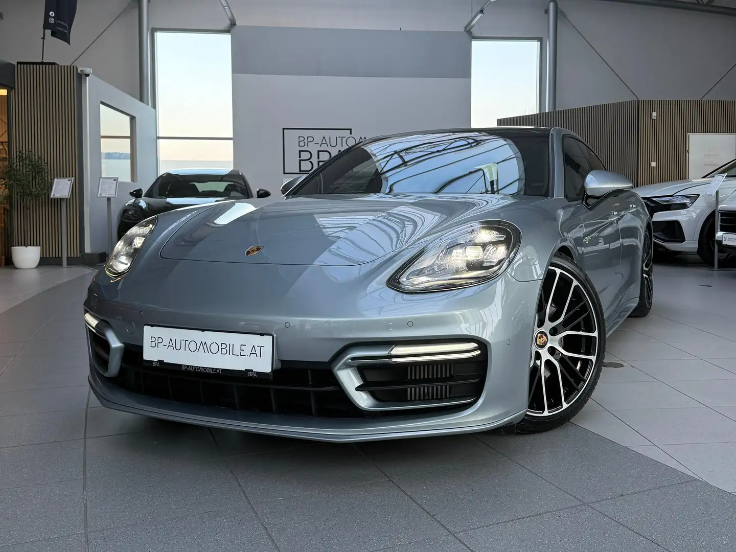 Porsche Panamera 4 E-Hybrid // Sport Design PKT // Sport AGA // Silber - 2