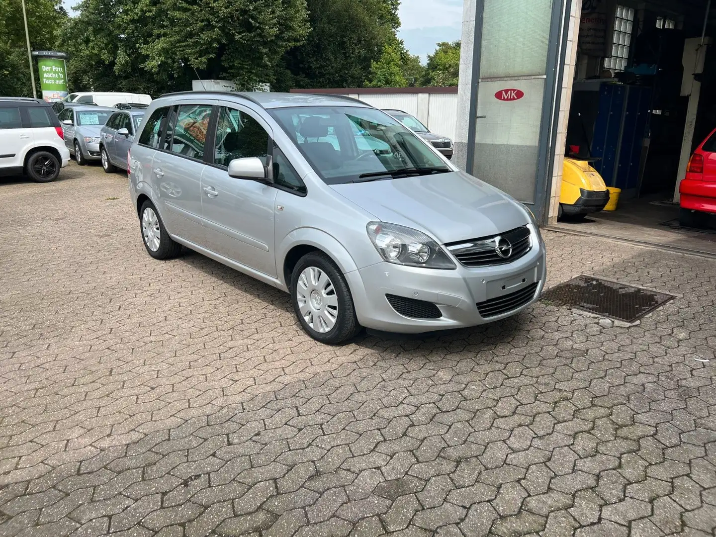 Opel Zafira B Family Klima-E Fenster-7 Sitze-AHK Silber - 1