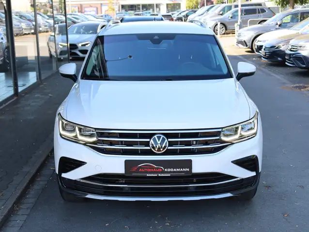 Volkswagen Tiguan view 3