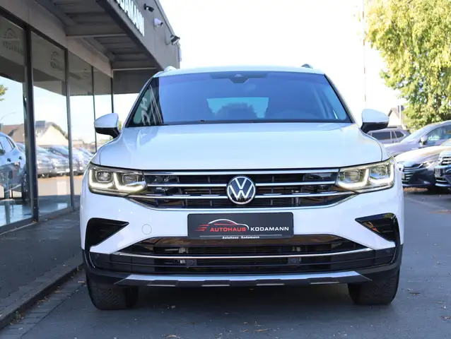 Volkswagen Tiguan view 4