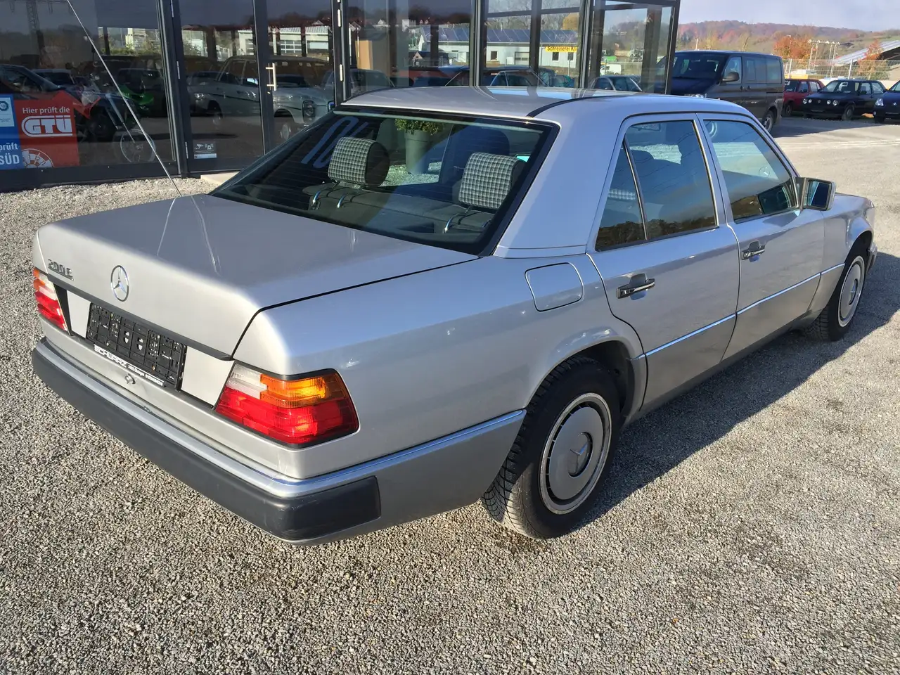 Mercedes-Benz 200 E Automatik*SHD*Sportsitze Karo Schwarz*, foto 5