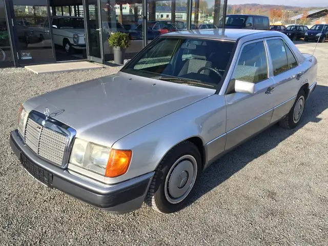 Mercedes-Benz 200 E Automatik*SHD*Sportsitze Karo Schwarz*