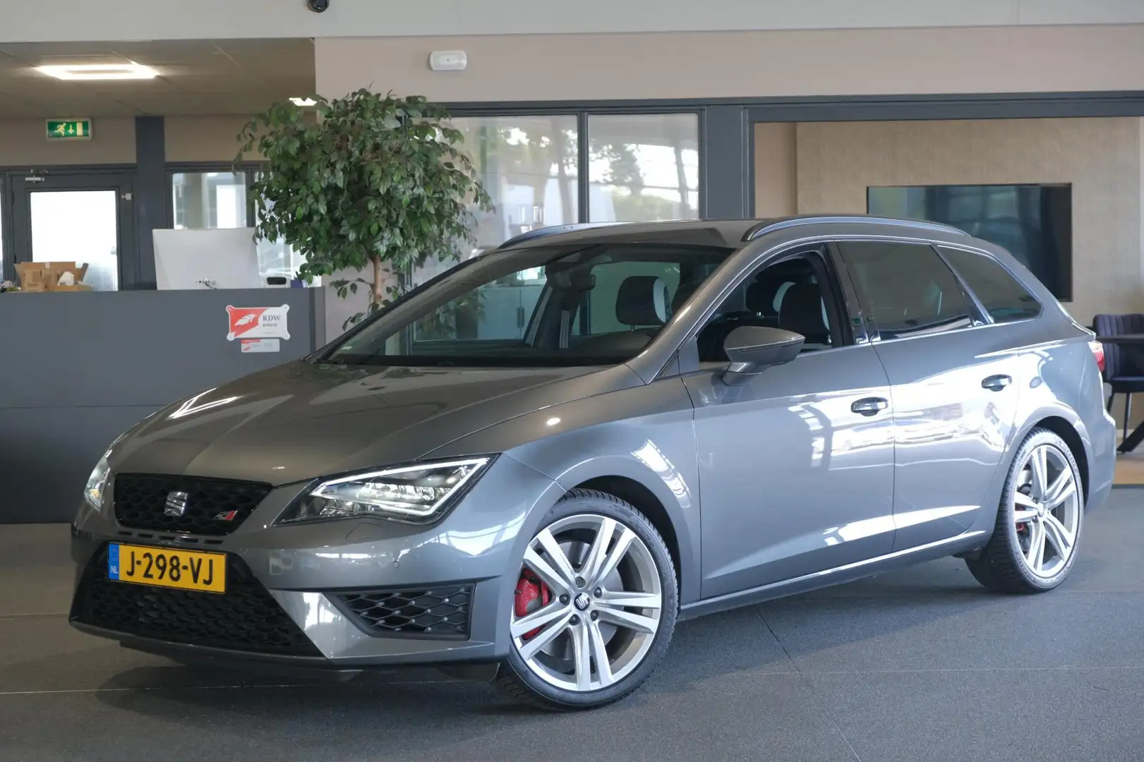 SEAT Leon ST Cupra 265pk Led Navi Pdc Grijs - 1