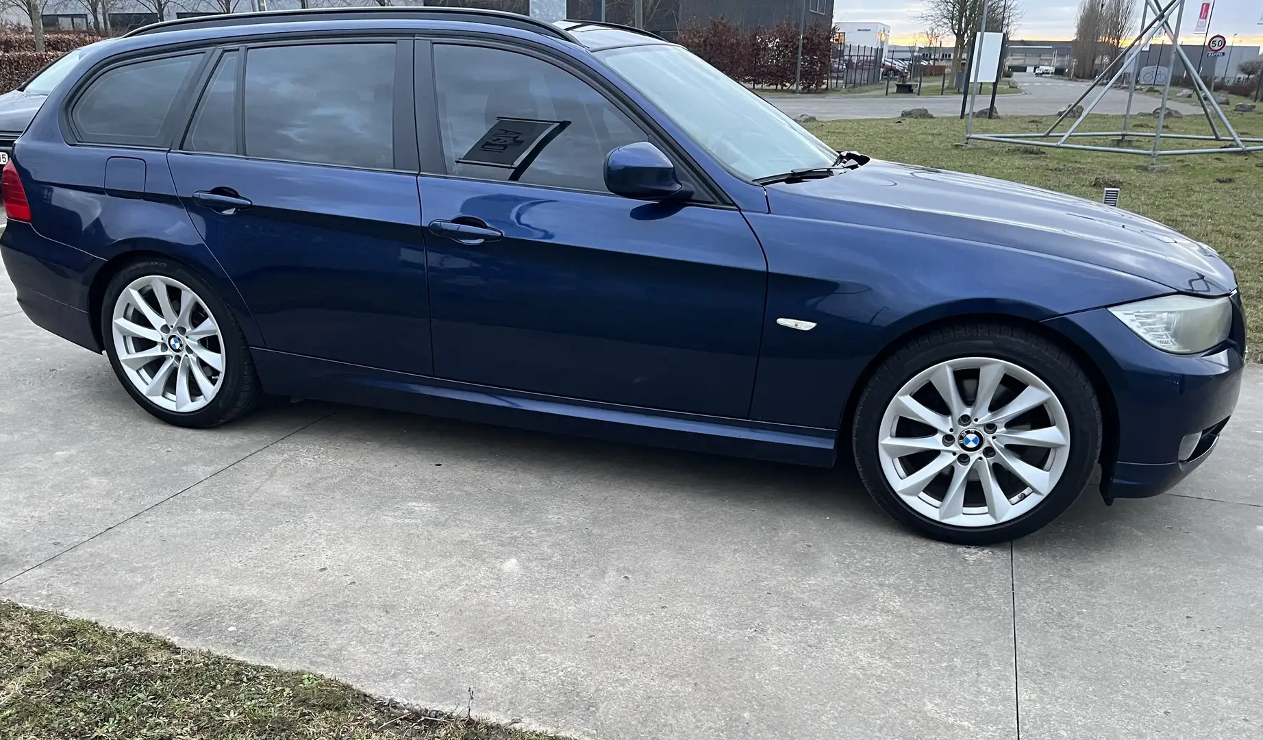 BMW 318 d Blauw - 2