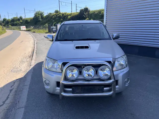 Toyota Hilux DBLE CAB D-4D 4x4 LEGENDE A