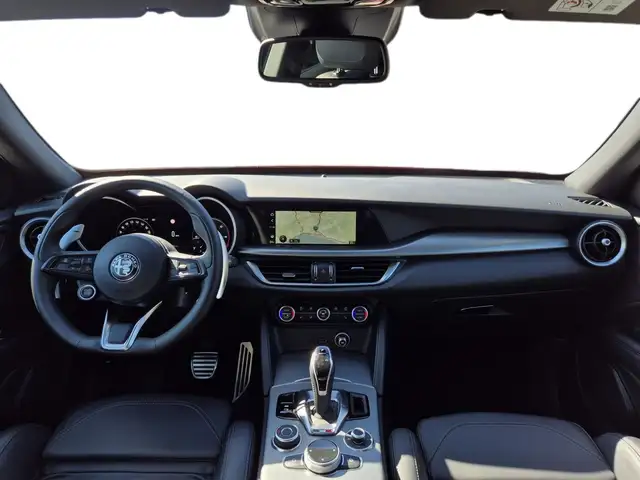 Alfa Romeo Stelvio view 8