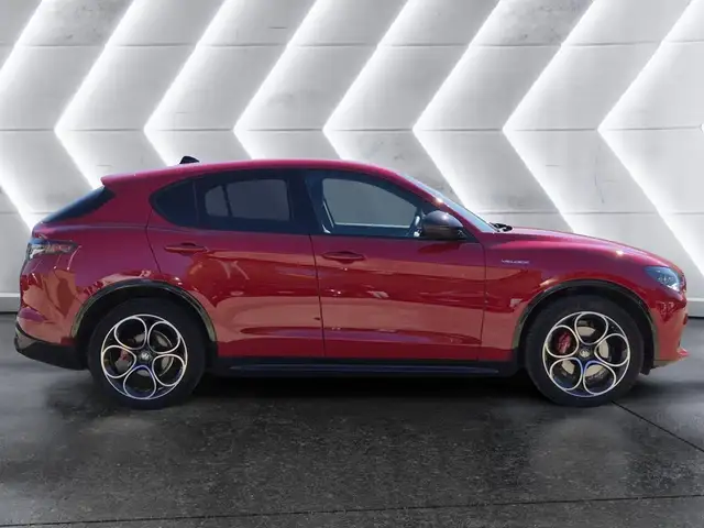 Alfa Romeo Stelvio view 5
