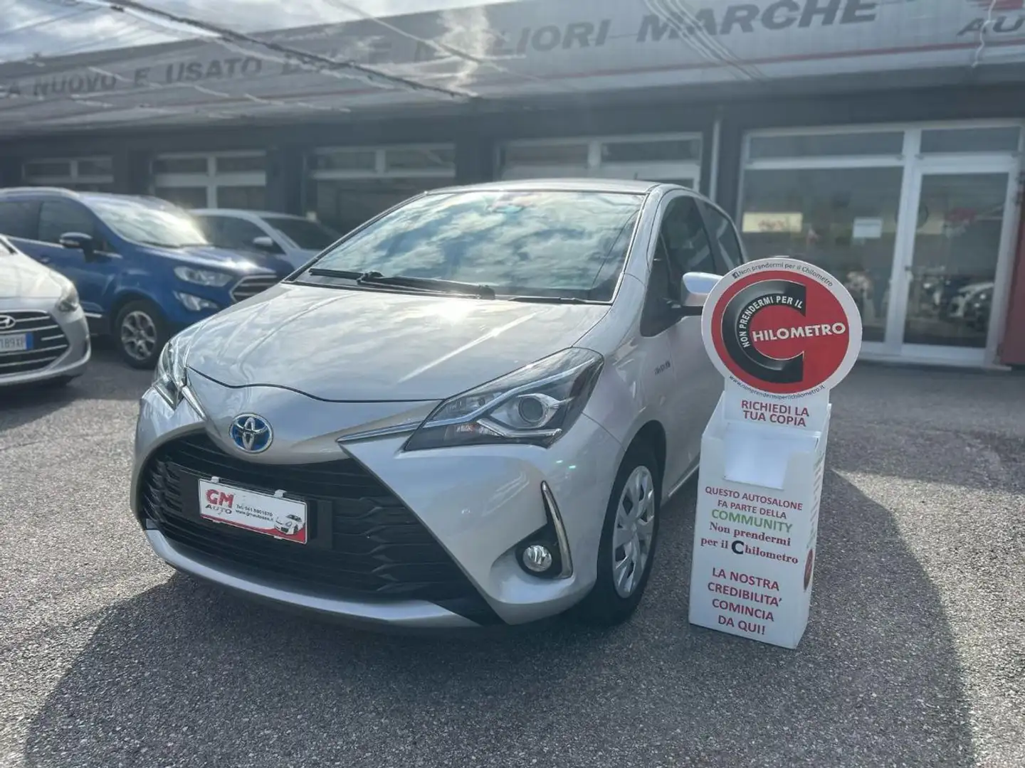 Toyota Yaris 1.5 Hybrid 5 porte Business Gris - 1