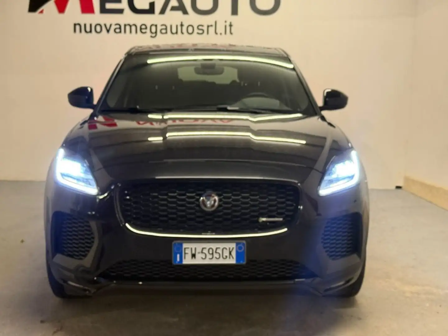 Jaguar E-Pace 2.0 AWD aut. R-Dynamic SE Noir - 2