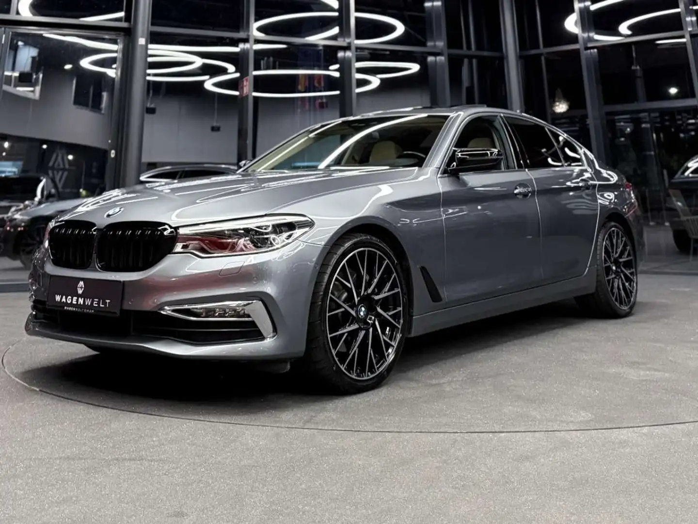 BMW 540 i xDrive Luxury Line, Schiebedach, Head-up-Display Silber - 1