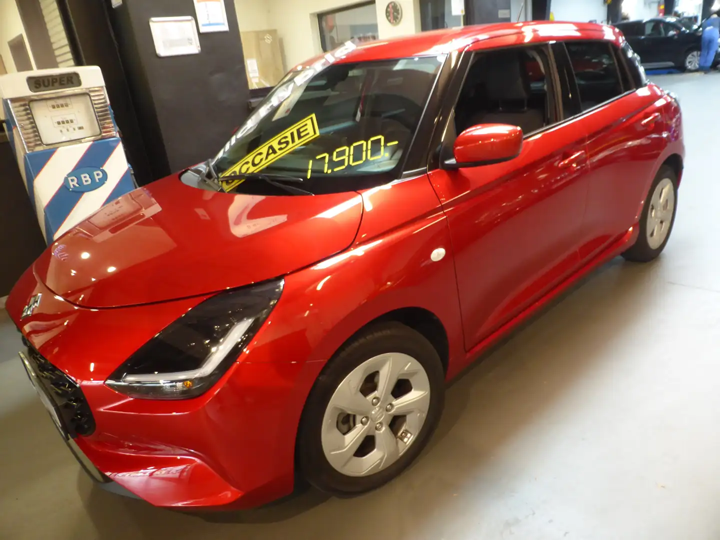 Suzuki Swift Swift 1.2 Dualjet Hybrid MT Comfort+ MET GARANTIE Rood - 2