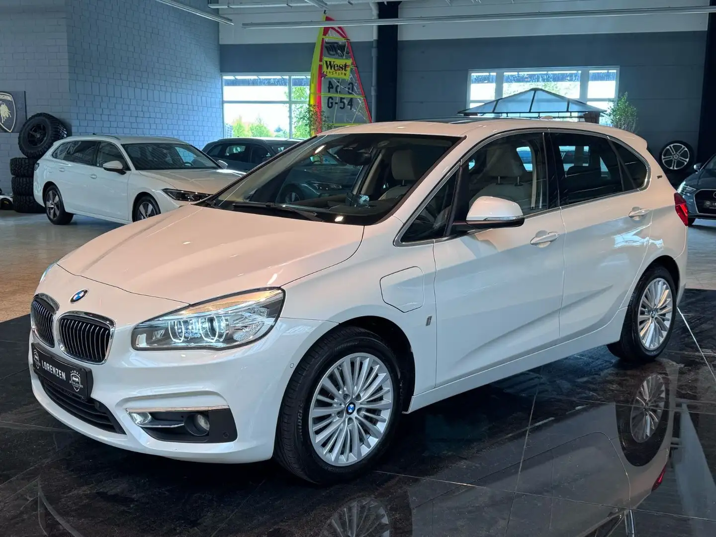 BMW 225 225xe Luxury Line HUD LED Kamera Pano Leder 2.Ha Weiß - 1