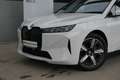 BMW iX xDrive45 *Integral-Lenkung/AHK/Innovationspaket/HUD/H&K Sound* Weiß - thumbnail 3