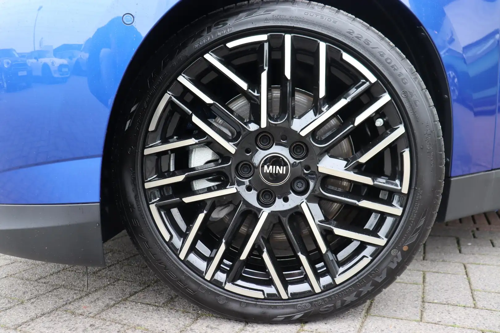 MINI Cooper E Mini Favoured L 40.7 kWh 18 inch/ Stuurwiel verwar Niebieski - 2