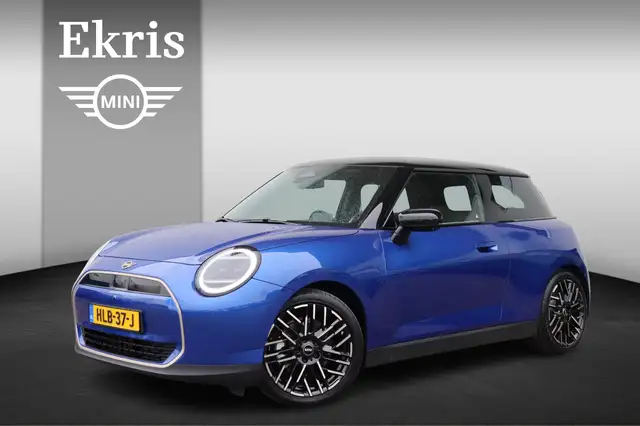 MINI Cooper E 3-deurs | Favoured L 18 inch/ Stuurwiel verwarming