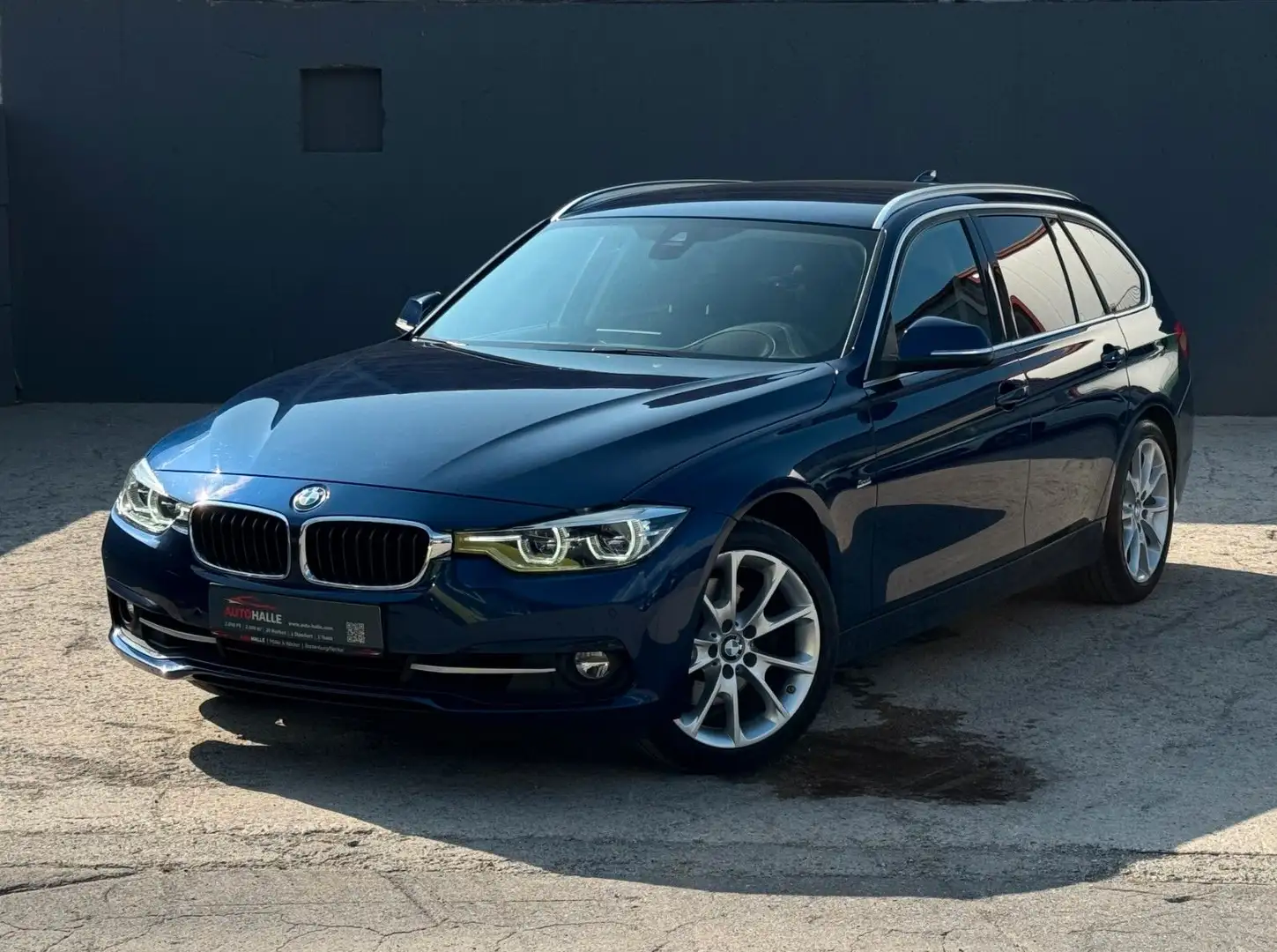 BMW 330 i Touring Steptr. Sport Line Memory Navi HuD Blau - 1
