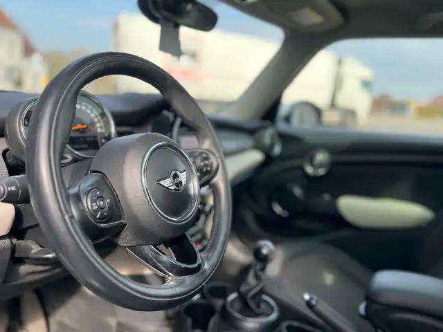 Mini Hatch view 6